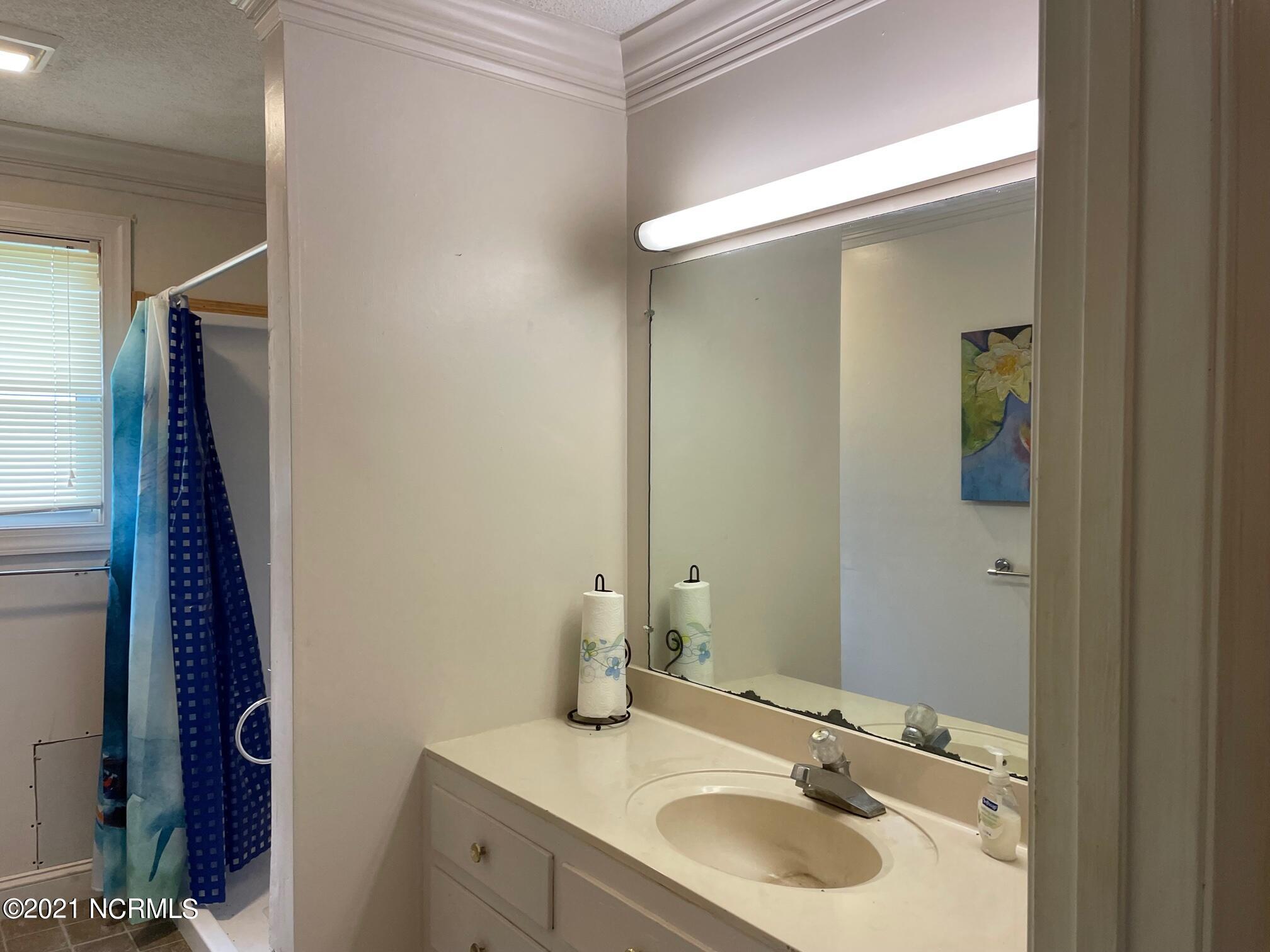 145 Ruth Lane Beaufort, NC 28516 - Photo 21 of 23 Full Bath