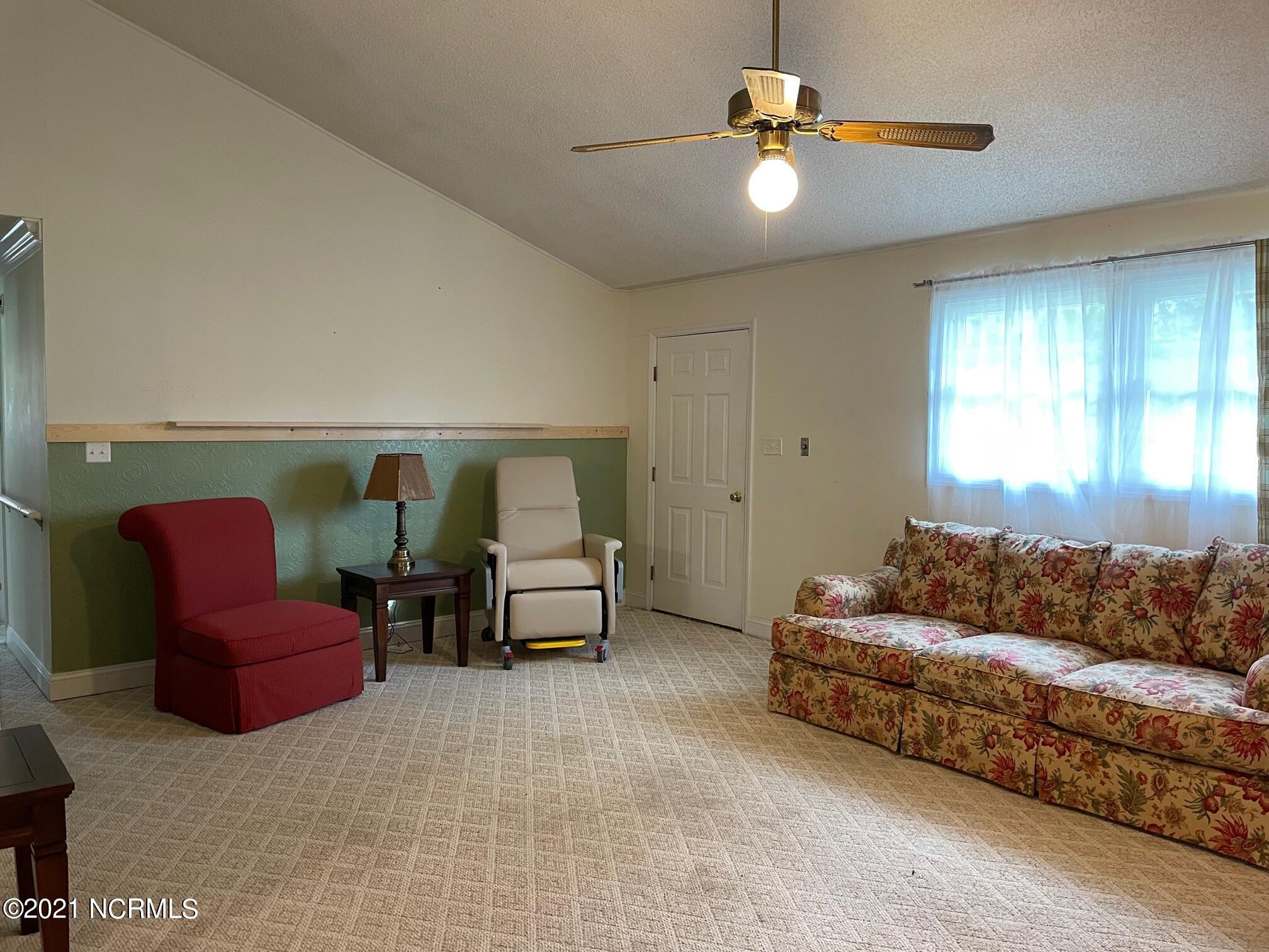 145 Ruth Lane Beaufort, NC 28516 - Photo 8 of 23 Living Rm