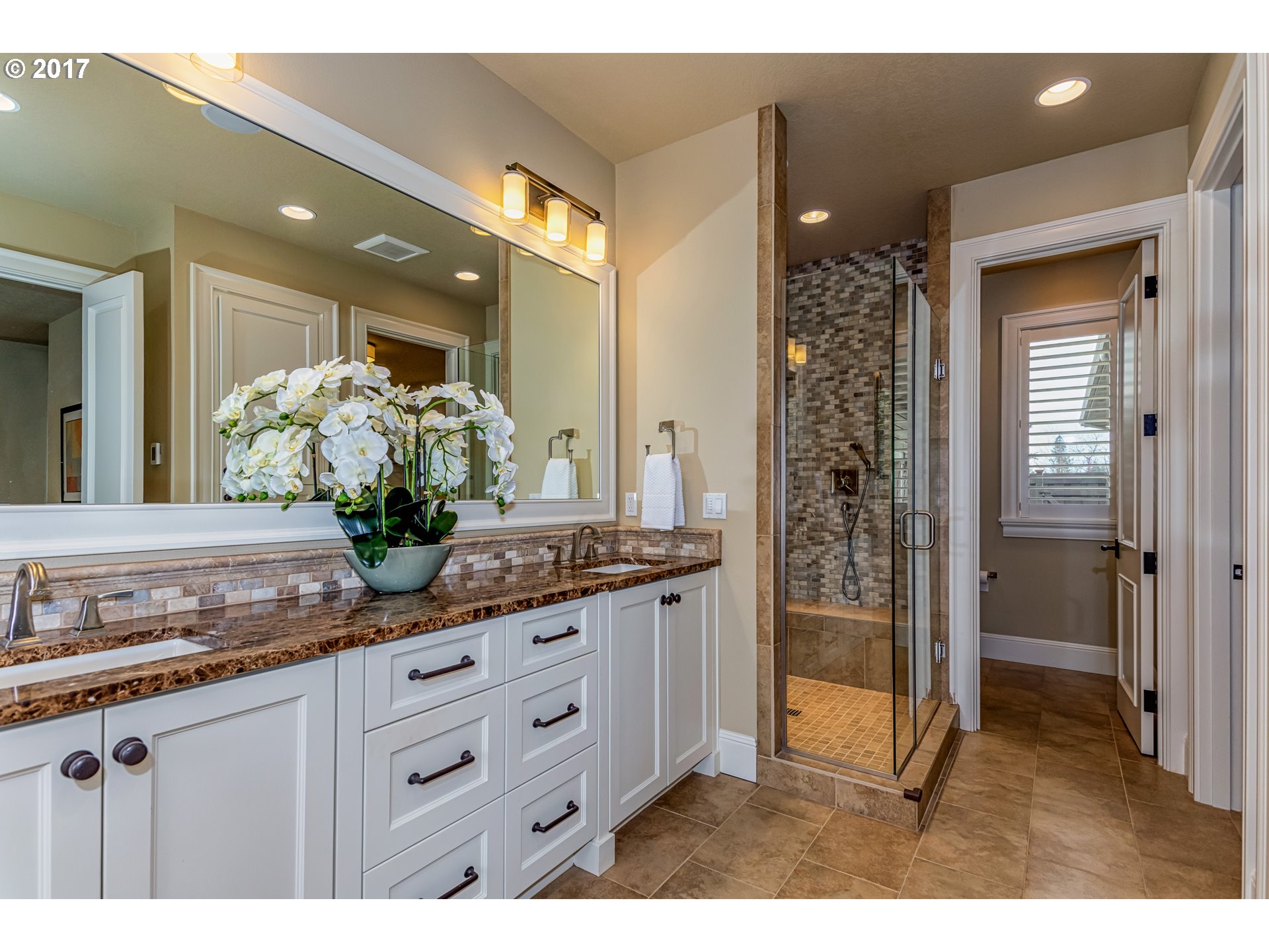 13612 Goodall Road Lake Oswego, OR 97034 - Photo 13 of 26 Attached Bathroom