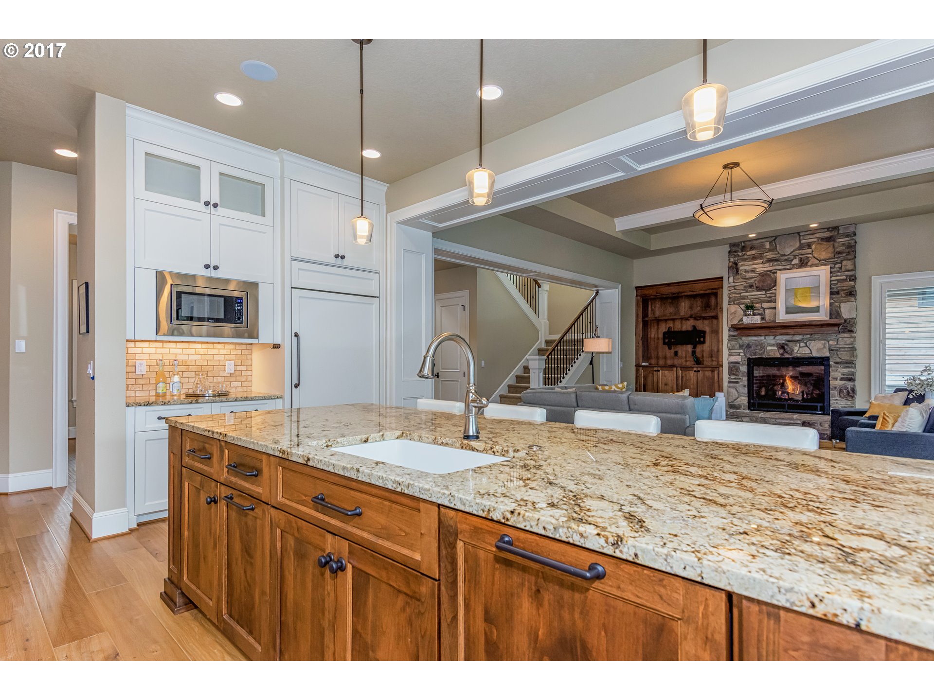 13612 Goodall Road Lake Oswego, OR 97034 - Photo 6 of 26 Kitchen/Family Room