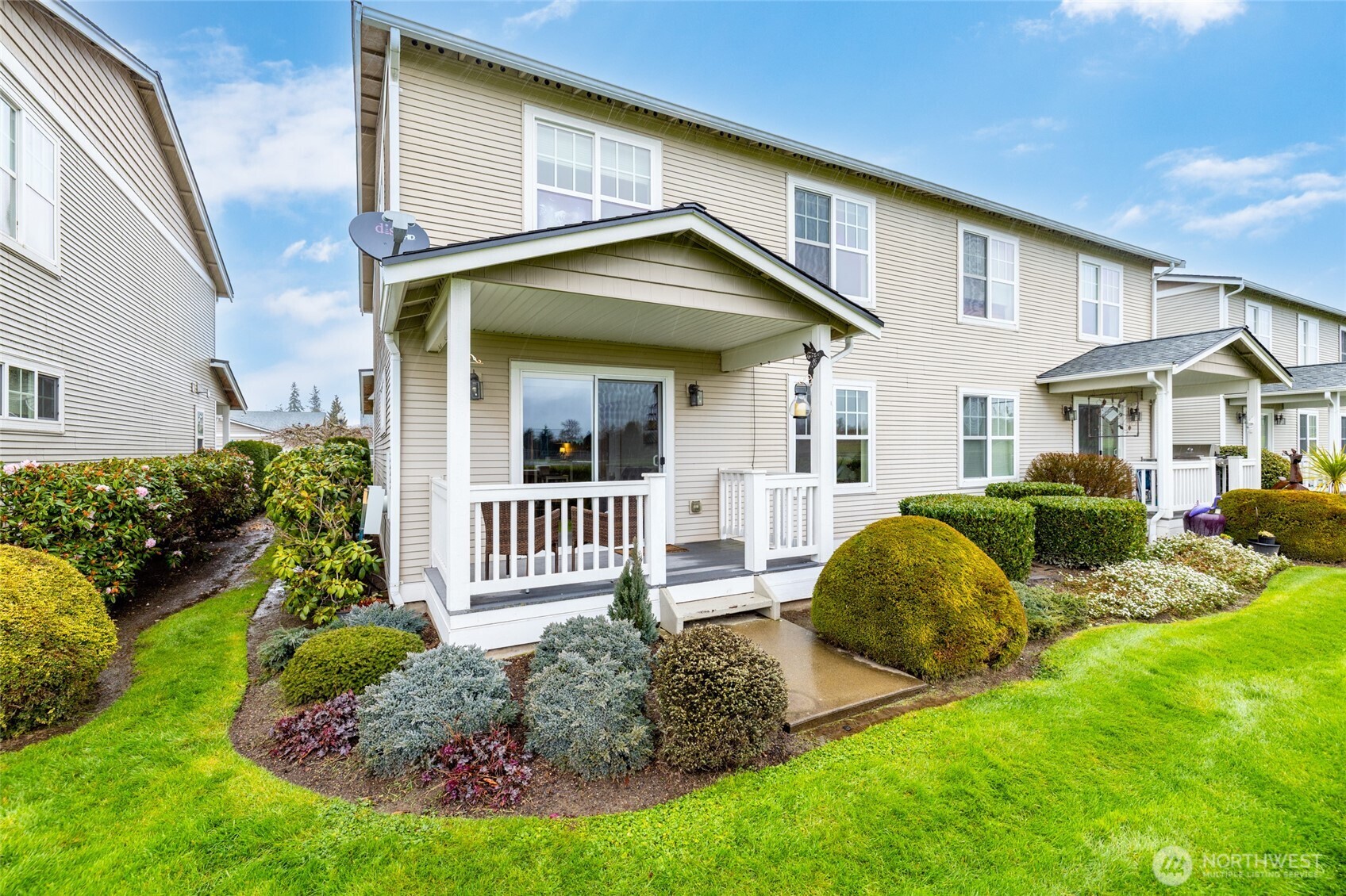 1182 Decatur Circle, Unit 7A Burlington, WA 98233 - Photo 2 of 36 a view of a house with backyard and sitting area