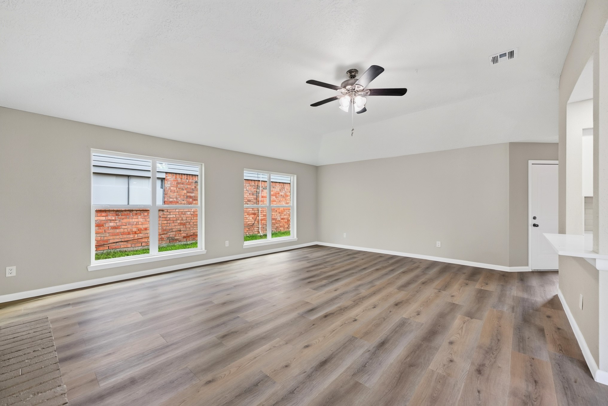 2402 Colonial Ridge Drive Friendswood, TX 77546 - Photo 10 of 38 Gallery Image 10
