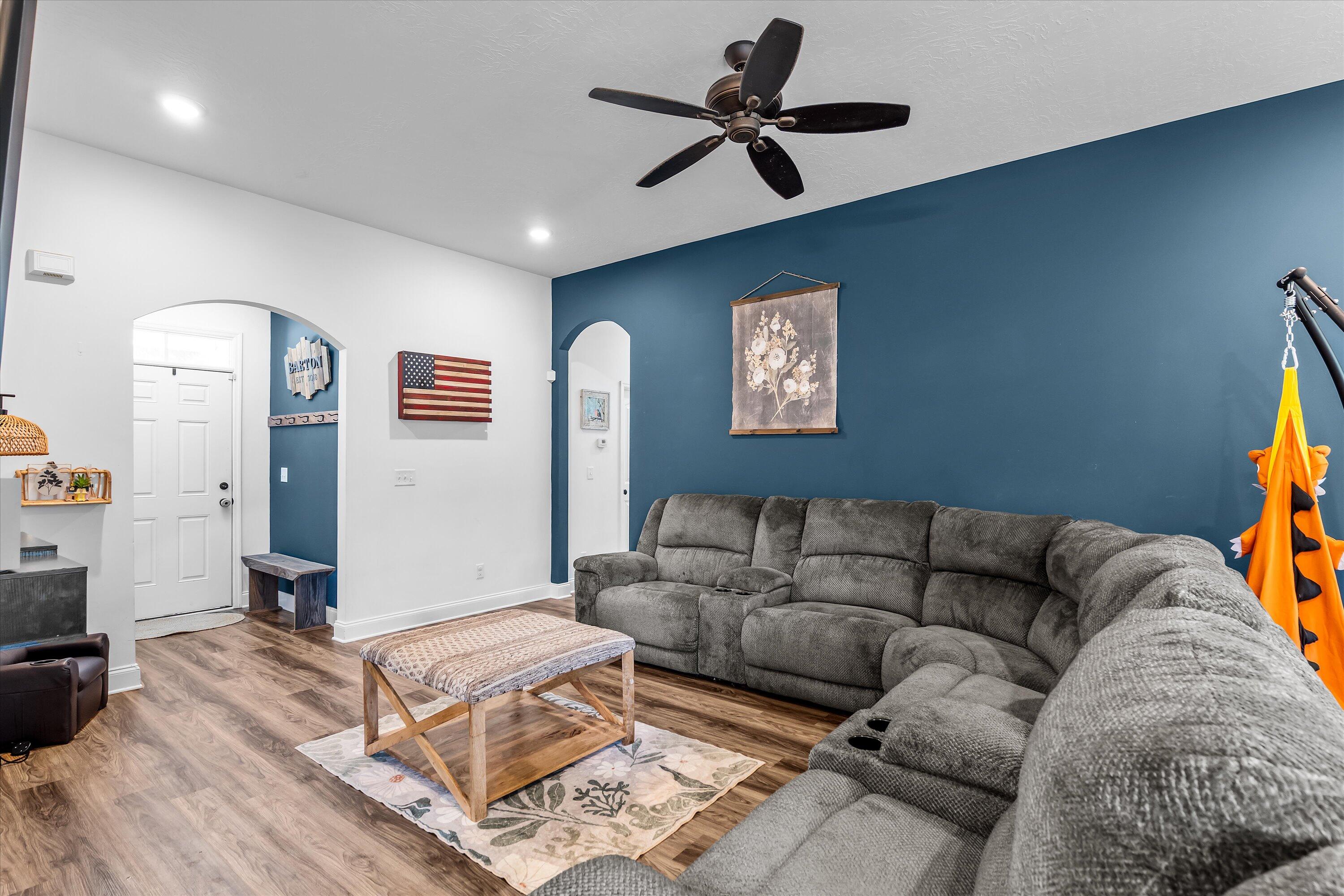 125 Macedonia Road North Augusta, SC 29860 - Photo 8 of 41 Living Room