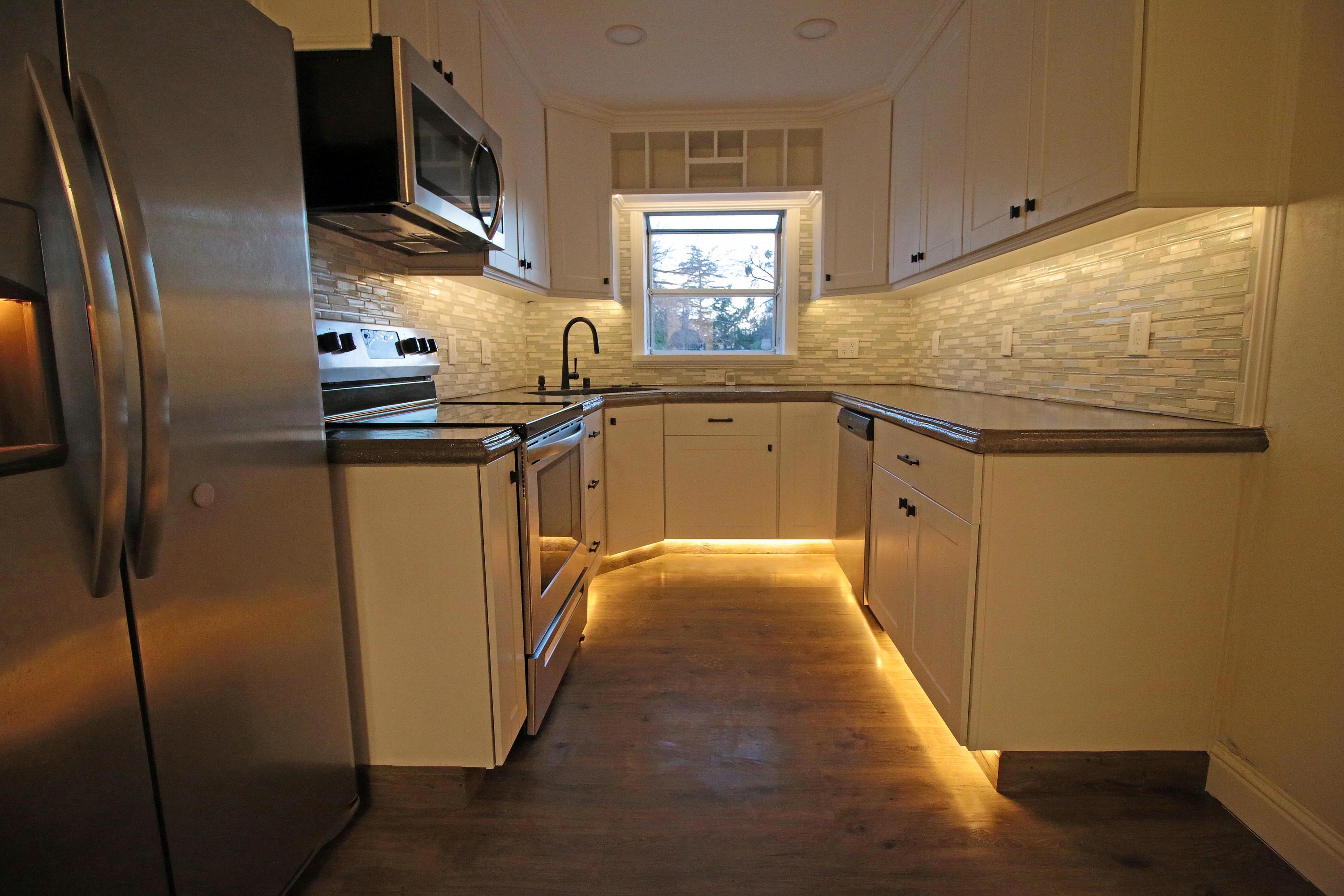 2677 Tremonto Road Anderson, CA 96007 - Photo 17 of 25 TREMONTO KITCHEN UNDER LIGHTING
