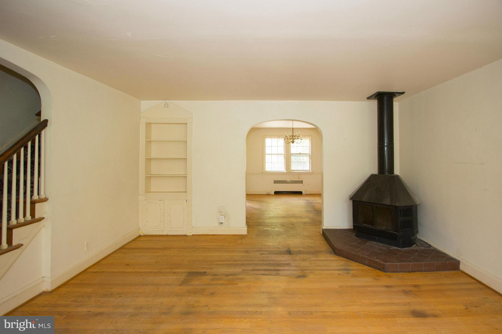 205 Dumbarton Road Baltimore, MD 21212 - Photo 2 of 15 Living Room