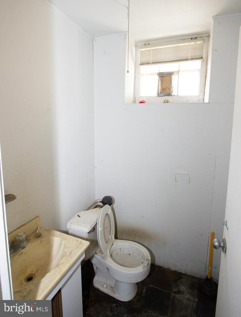 205 Dumbarton Road Baltimore, MD 21212 - Photo 12 of 15 Half Bath (Basement)