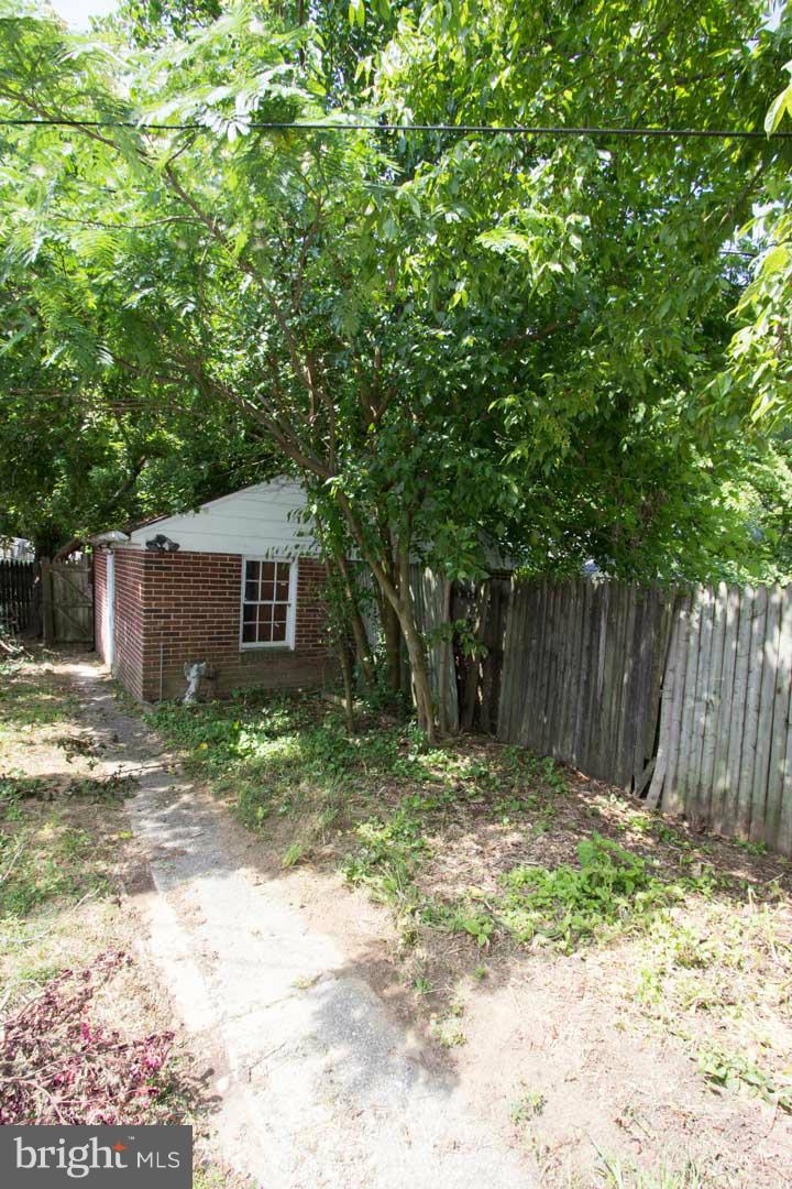 205 Dumbarton Road Baltimore, MD 21212 - Photo 14 of 15 Back yard
