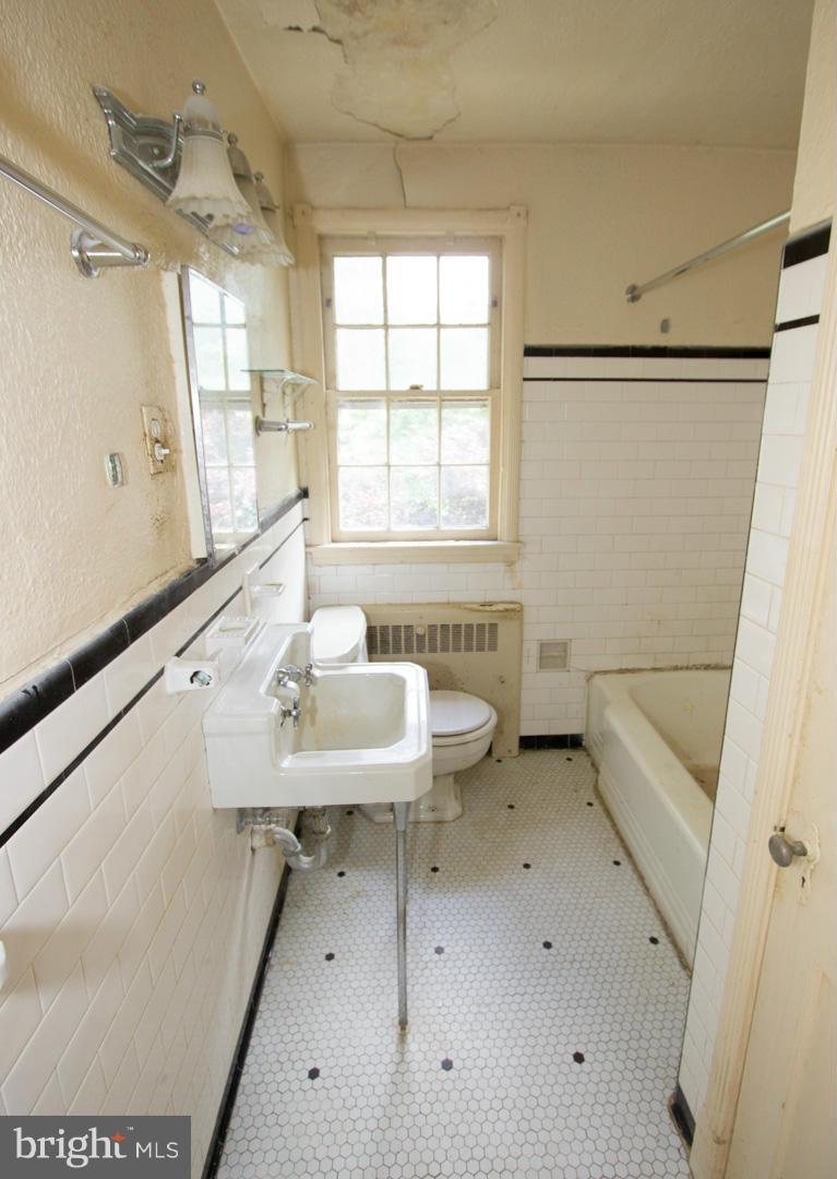 205 Dumbarton Road Baltimore, MD 21212 - Photo 4 of 15 Bath