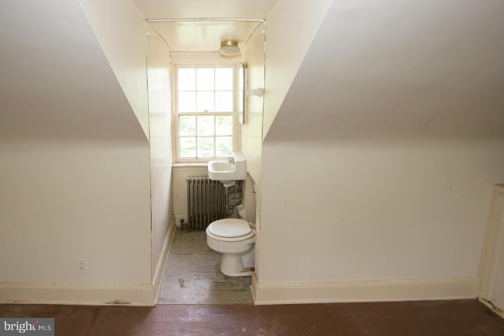 205 Dumbarton Road Baltimore, MD 21212 - Photo 9 of 15 Half bath (Attic Level)