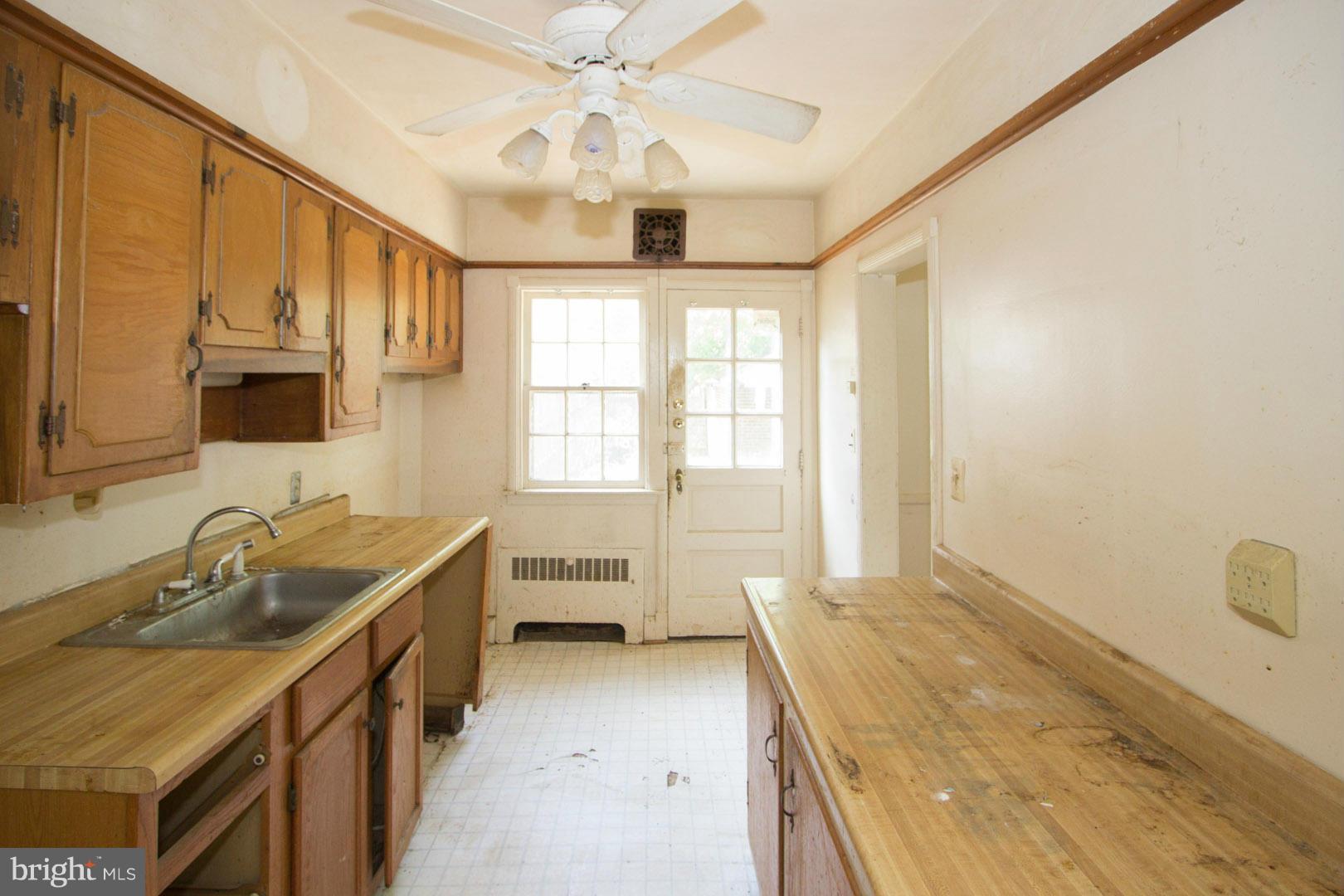 205 Dumbarton Road Baltimore, MD 21212 - Photo 10 of 15 Kitchen