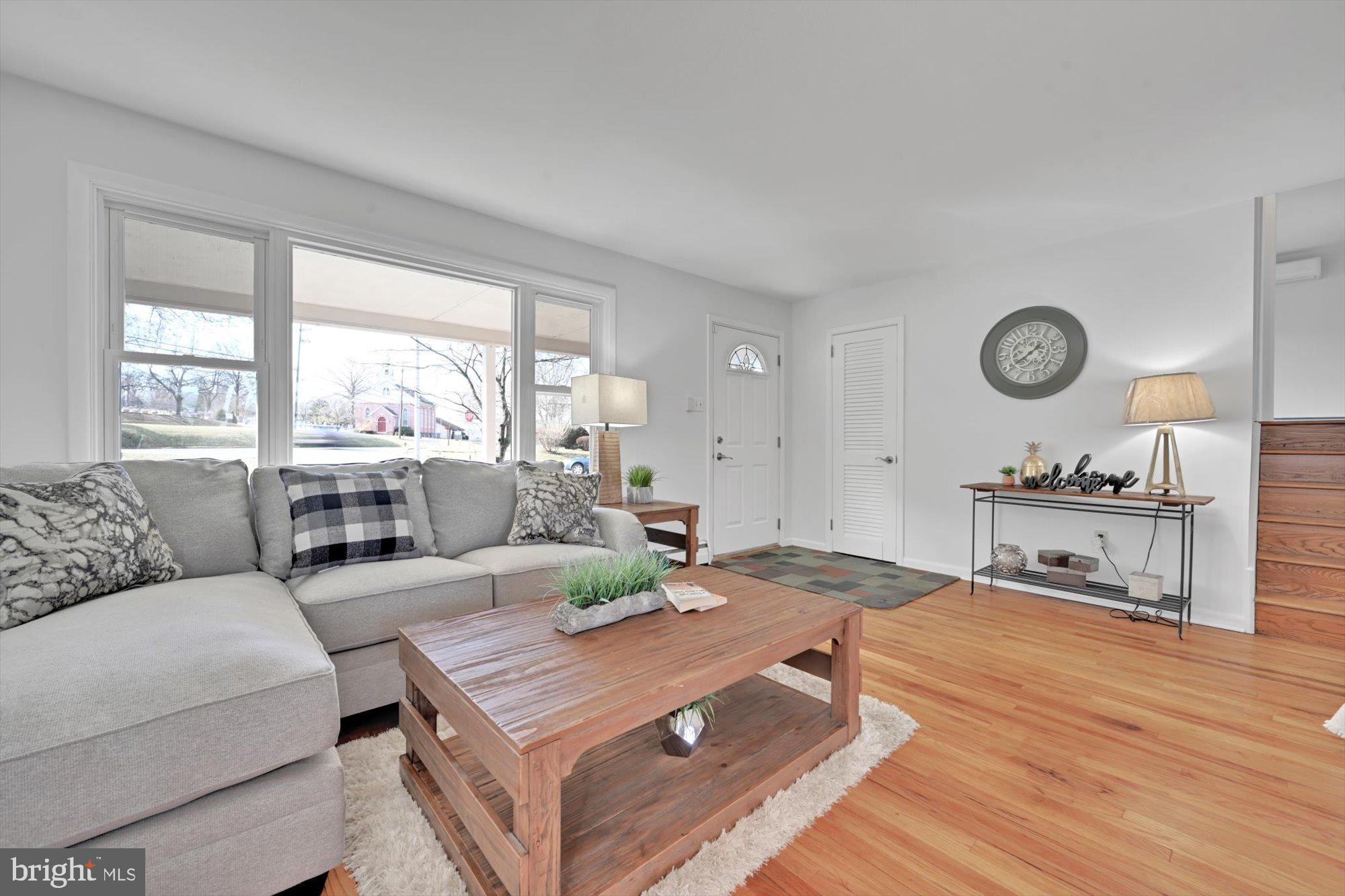 909 Philadelphia Avenue Reading, PA 19607 - Photo 3 of 24 Gallery Image 3