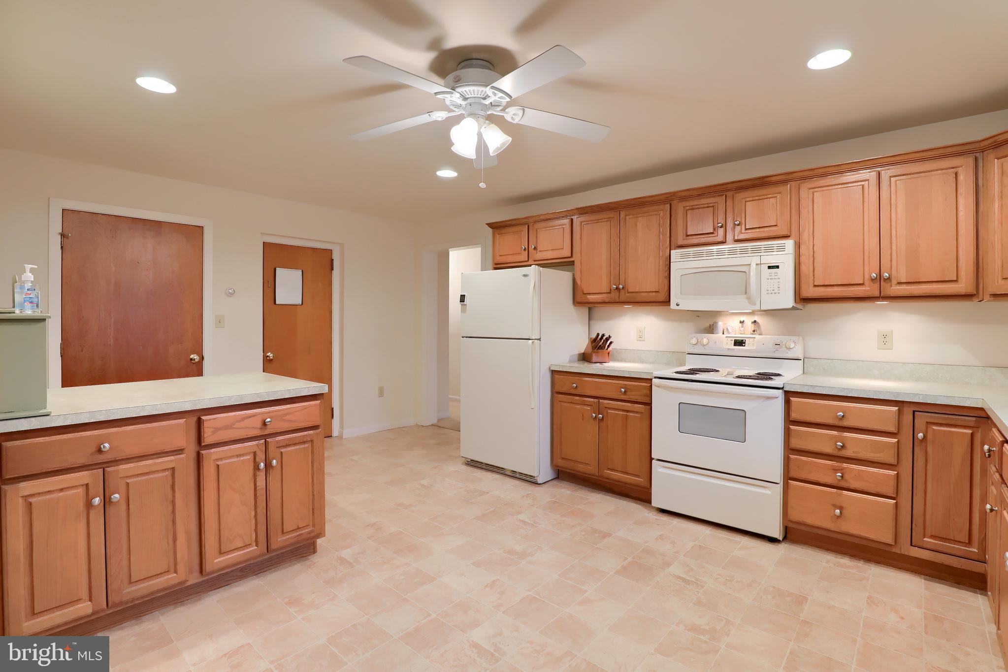 1560 Ridgeview Avenue Lancaster, PA 17603 - Photo 12 of 31 Gallery Image 12
