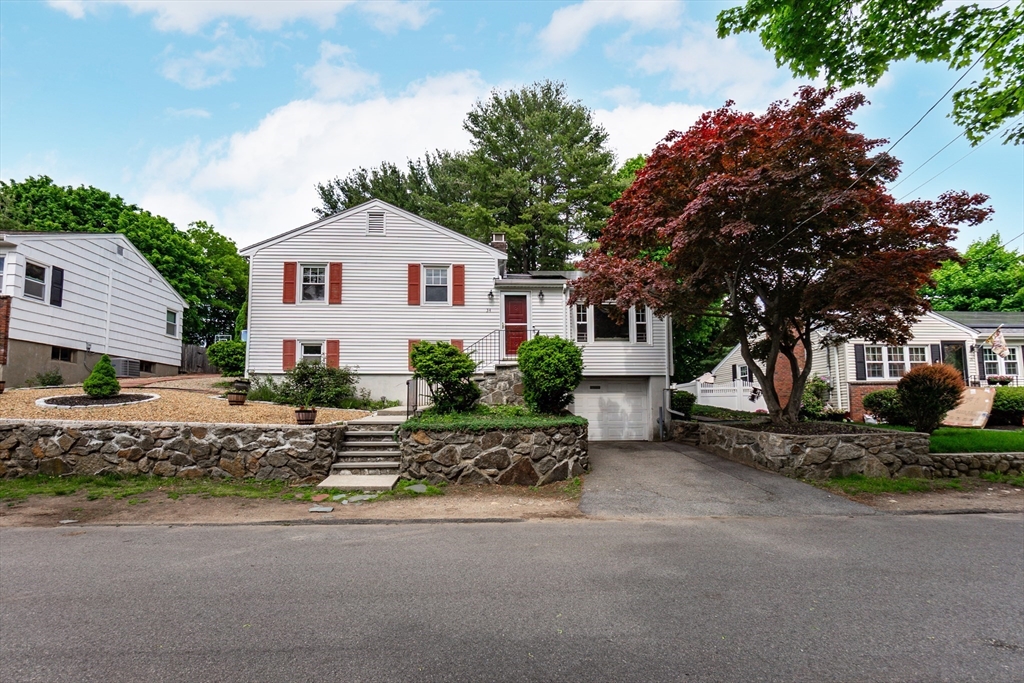 34 Dona Road Lynn, MA 01904 - Photo 3 of 41 Gallery Image 3