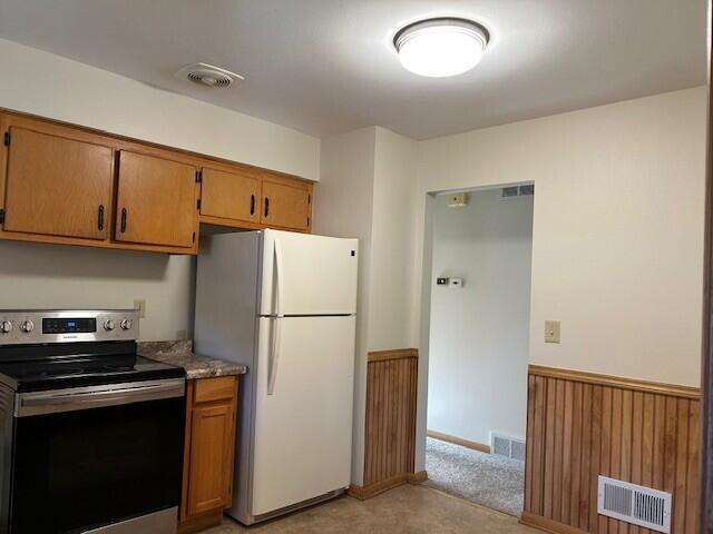 7650 North Delta Place Milwaukee, WI 53223 - Photo 11 of 32 Kitchen