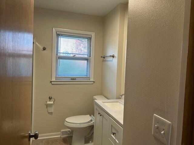 7650 North Delta Place Milwaukee, WI 53223 - Photo 19 of 32 Bath 1