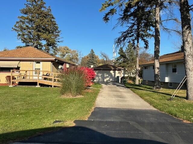 7650 North Delta Place Milwaukee, WI 53223 - Photo 2 of 32 Front 3