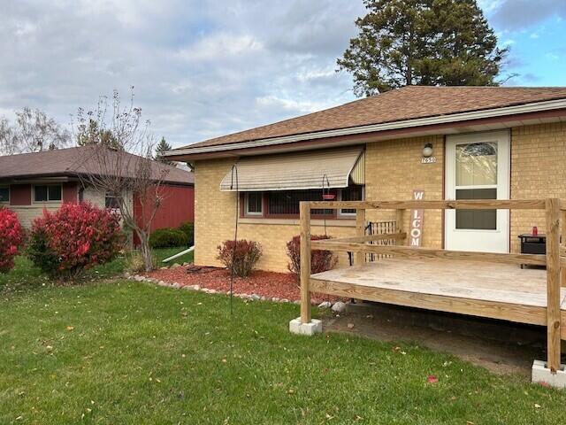 7650 North Delta Place Milwaukee, WI 53223 - Photo 3 of 32 Front Porch