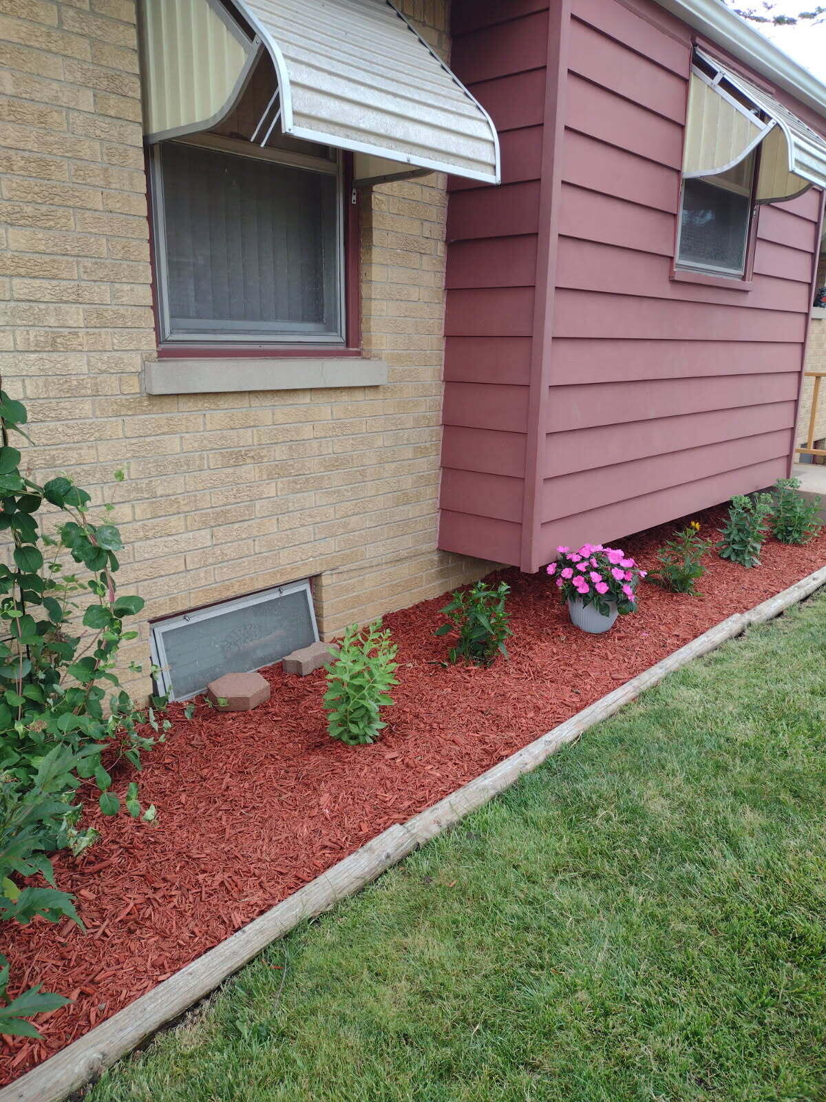 7650 North Delta Place Milwaukee, WI 53223 - Photo 31 of 32 Summer Side 4