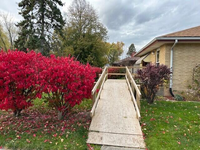 7650 North Delta Place Milwaukee, WI 53223 - Photo 4 of 32 Ramp