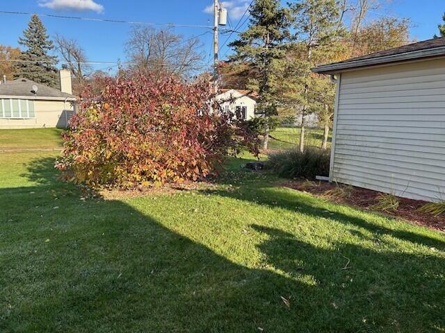 7650 North Delta Place Milwaukee, WI 53223 - Photo 6 of 32 Yard 2