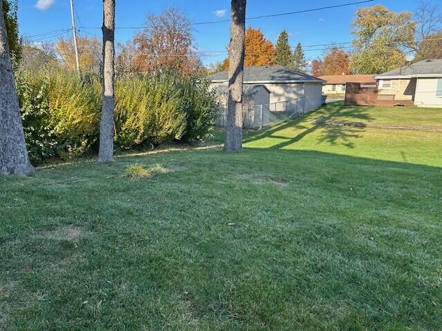 7650 North Delta Place Milwaukee, WI 53223 - Photo 7 of 32 Yard 3