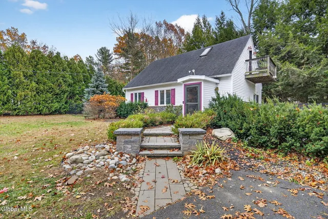 $339,900 | 10 Katherine Terrace, Clifton Park, NY 12065