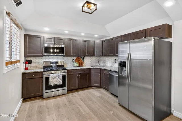 $329,900 | 10 Katherine Terrace, Clifton Park, NY 12065