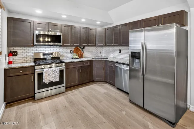 $329,900 | 10 Katherine Terrace, Clifton Park, NY 12065