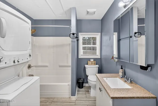 $329,900 | 10 Katherine Terrace, Clifton Park, NY 12065