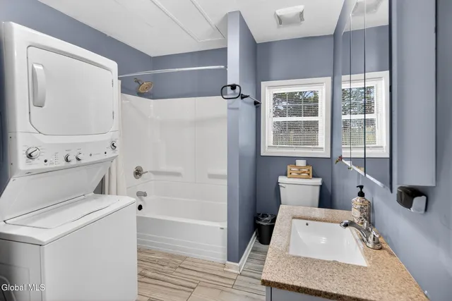 $329,900 | 10 Katherine Terrace, Clifton Park, NY 12065