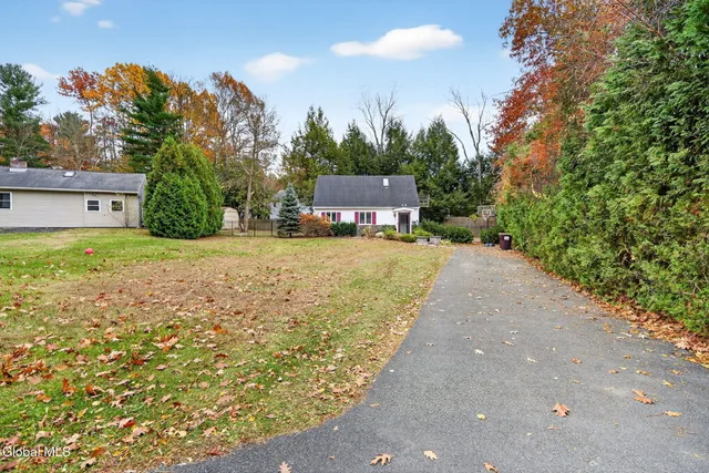 $329,900 | 10 Katherine Terrace, Clifton Park, NY 12065