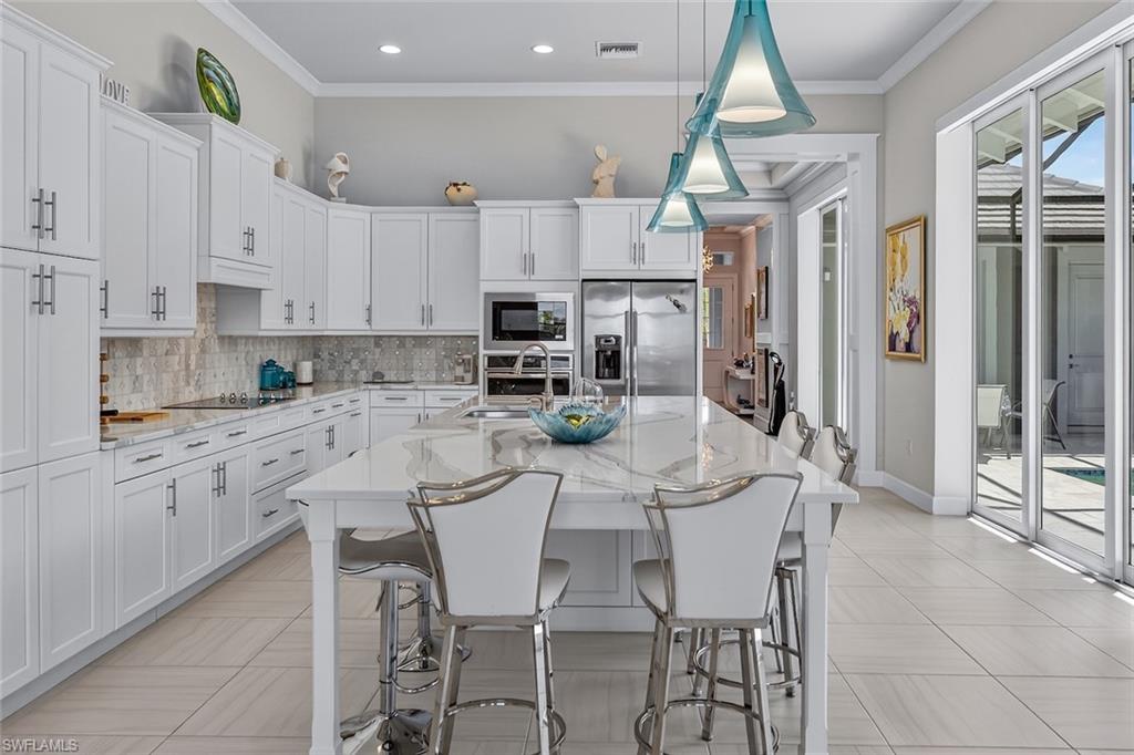 6387 Warwick Avenue Naples, FL 34113 - Photo 14 of 40 Kitchen