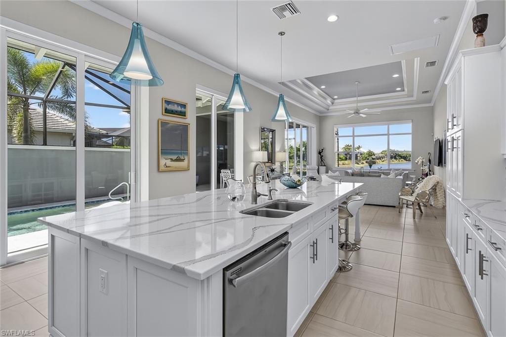 6387 Warwick Avenue Naples, FL 34113 - Photo 15 of 40 Kitchen