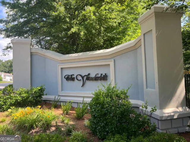 a view of a pathway in outside of the house