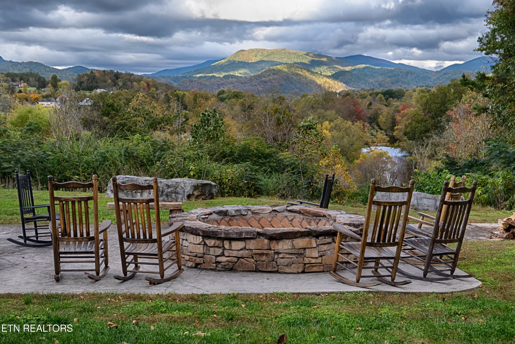 229 Bishops Cap Circle, Unit 101 Townsend, TN 37882 - Photo 3 of 47 a view of a patio with a table chairs and a two chairs