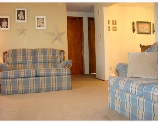 510 Vaneal Road Washington, PA 15301 - Photo 8 of 13 Living Room.