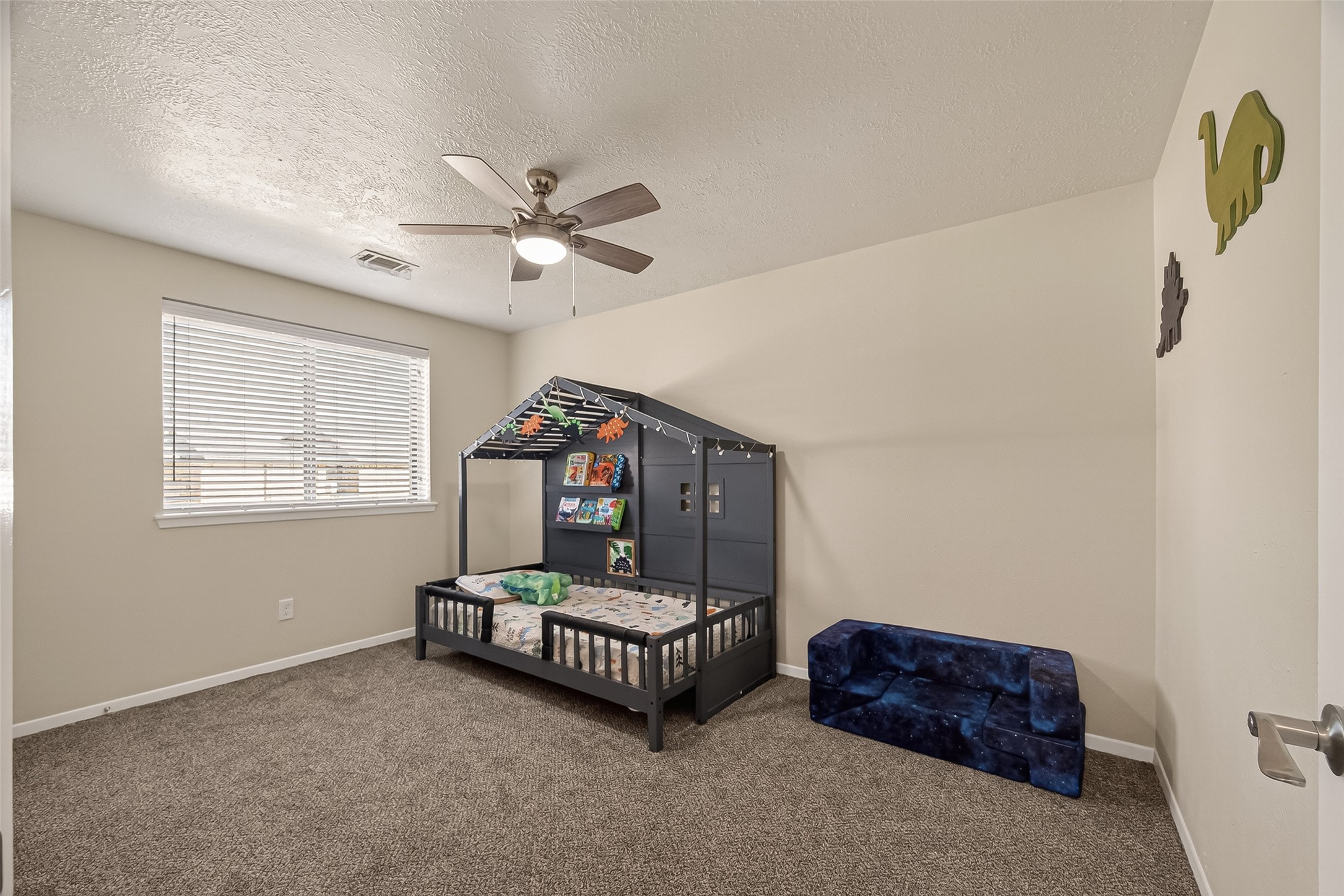 555 Shealy Street Houston, TX 77598 - Photo 19 of 41 a living room with furniture and a window