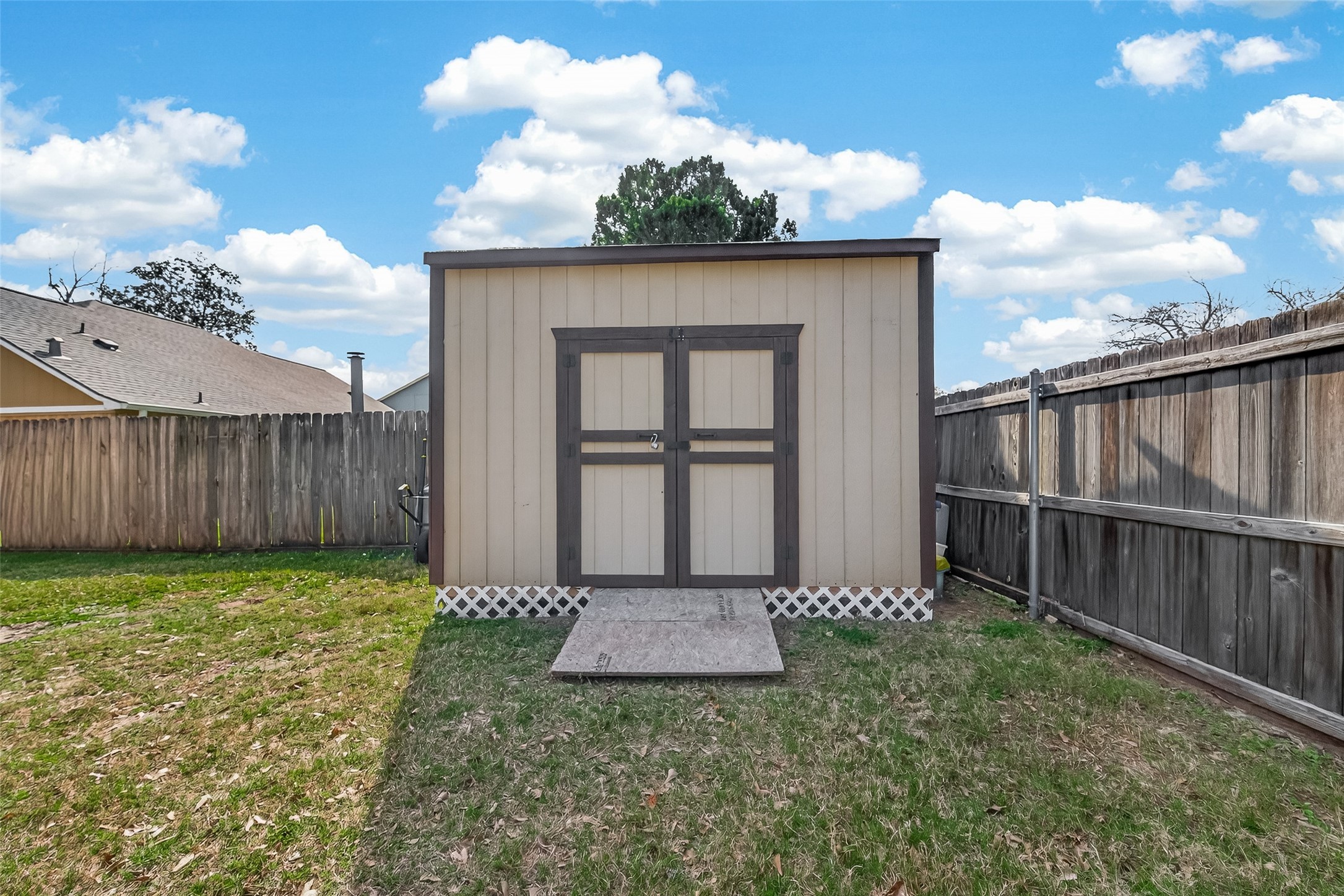 555 Shealy Street Houston, TX 77598 - Photo 34 of 41 a view of a backyard