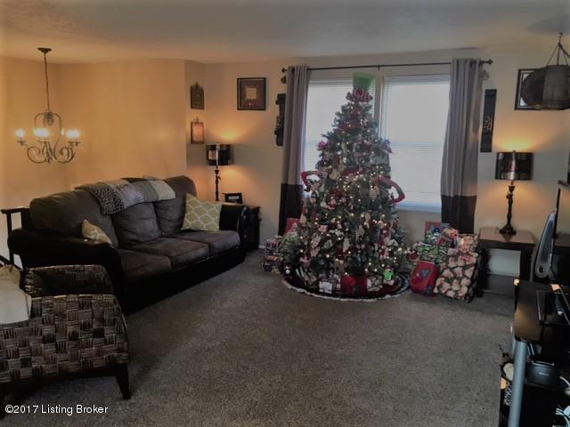 6502 Mandeville Road Louisville, KY 40228 - Photo 2 of 19 6502 Mandeville living room
