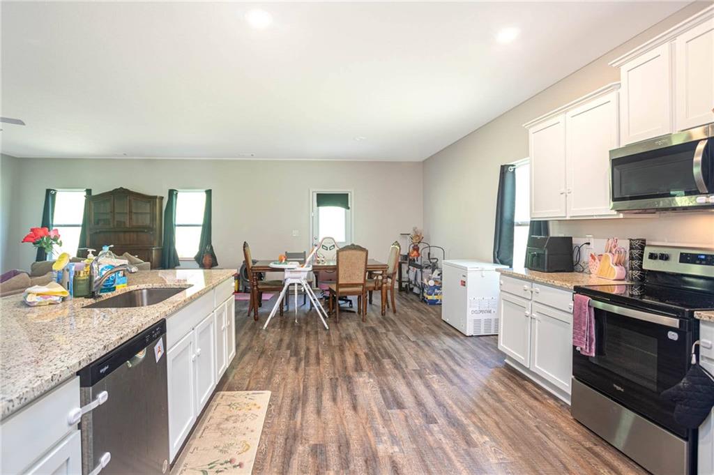 635 Meadows Farm Way Monroe, GA 30655 - Photo 16 of 36 a large kitchen with a table and chairs in it