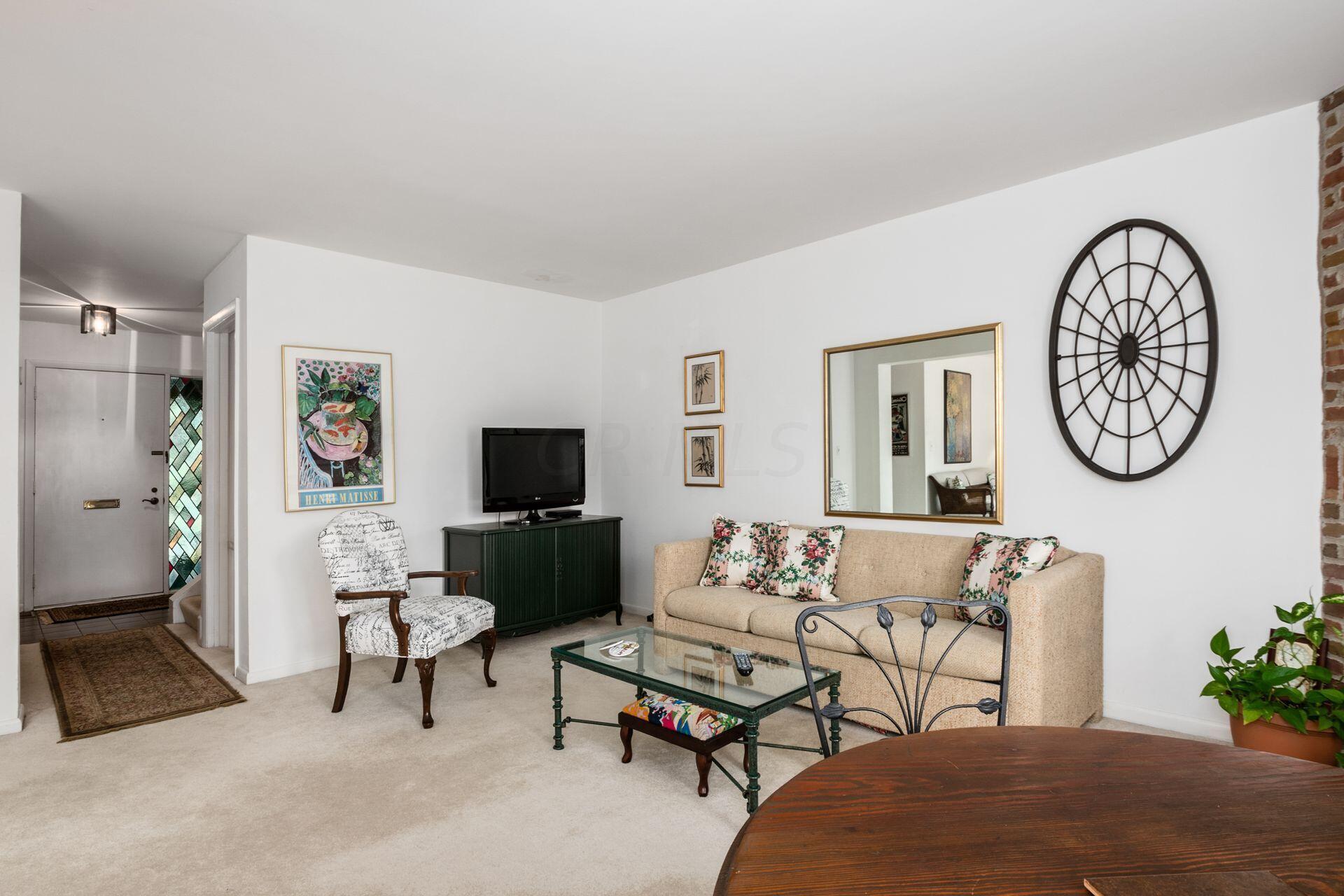 1862 Fishinger Road, Unit 3 Columbus, OH 43221 - Photo 17 of 30 Living room