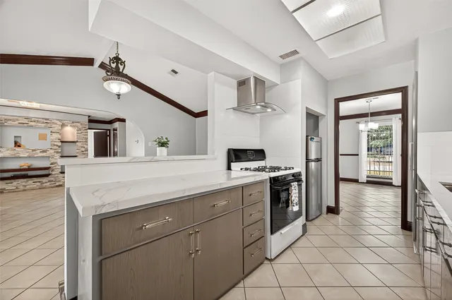 a view of a storage & utility room with washer and dryer