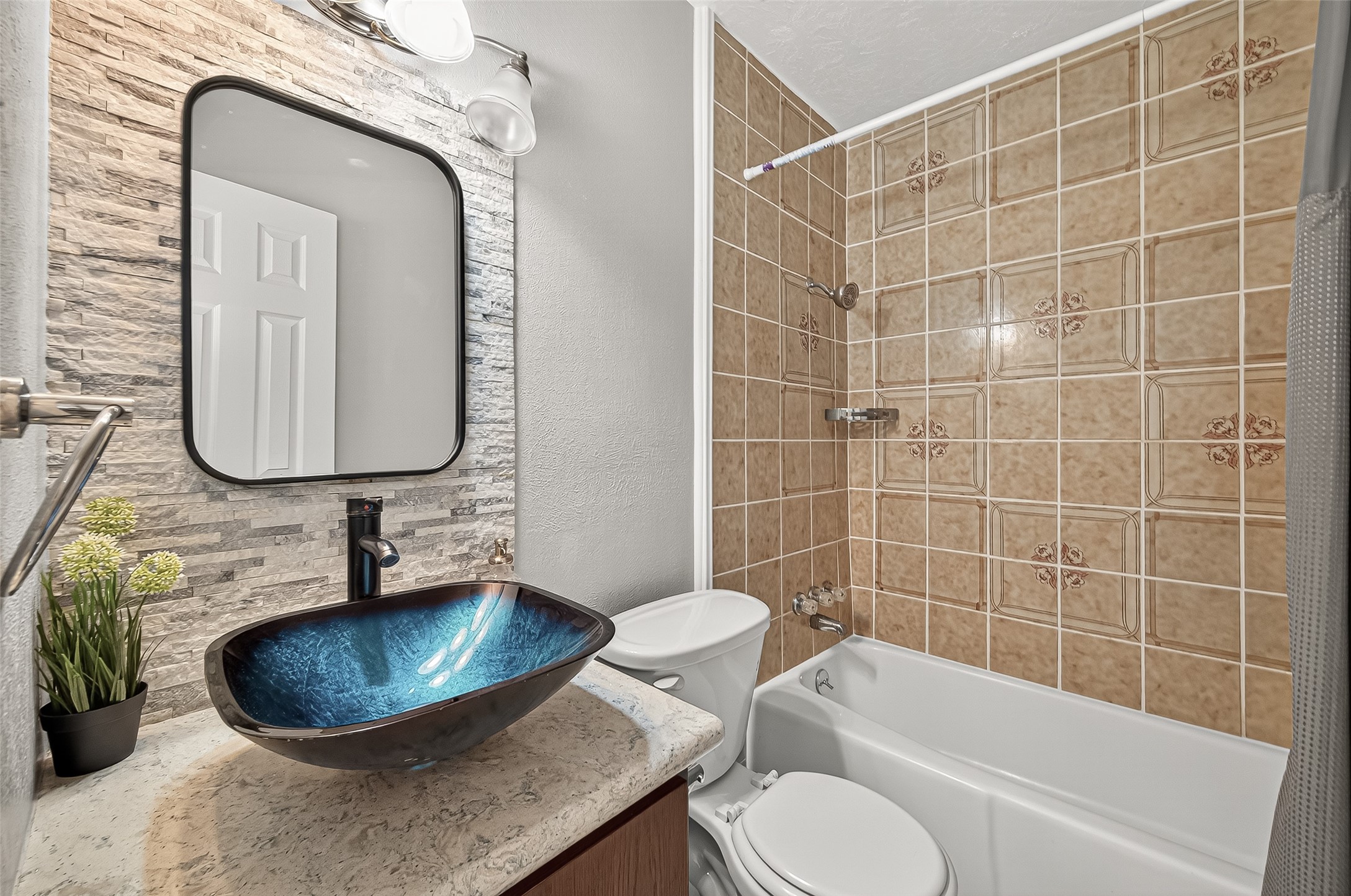 14007 Buffalo Speedway Houston, TX 77045 - Photo 29 of 46 a bathroom with a toilet sink and bathtub