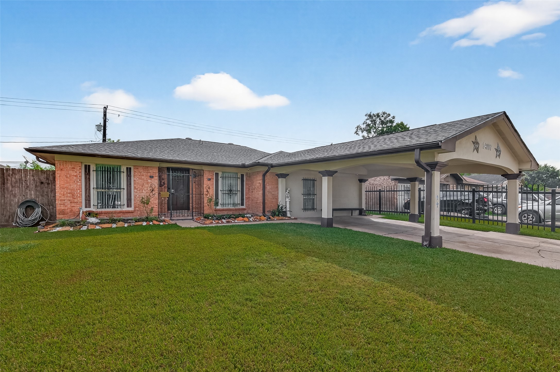 14007 Buffalo Speedway Houston, TX 77045 - Photo 3 of 46 a front view of a house with a garden