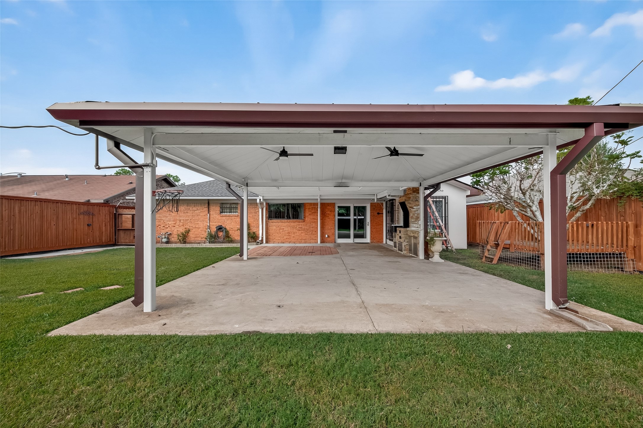 14007 Buffalo Speedway Houston, TX 77045 - Photo 43 of 46 front view of a house with a yard