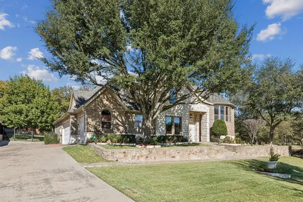 $719,900 | 2221 Southern Oaks Drive, Cedar Hill, TX 75104