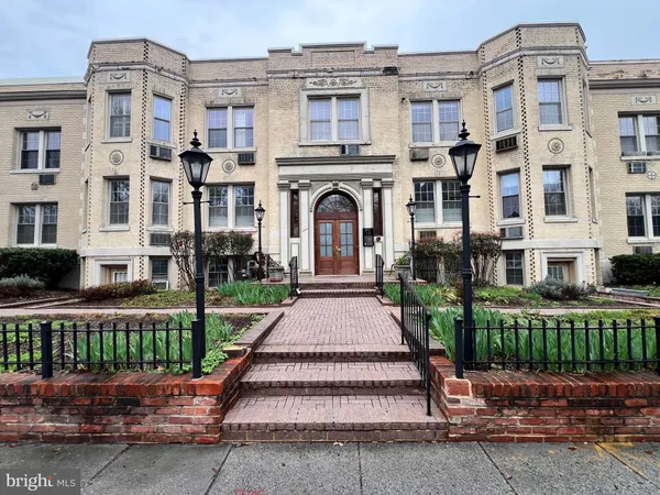 $2,900 | 3024 Wisconsin Avenue Northwest, Unit B12, Washington, DC 20016