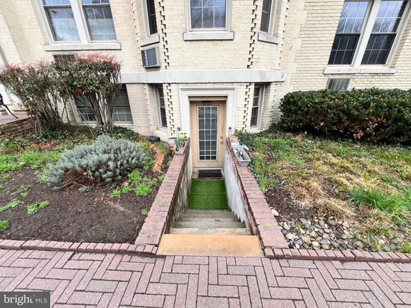 $2,900 | 3024 Wisconsin Avenue Northwest, Unit B12, Washington, DC 20016