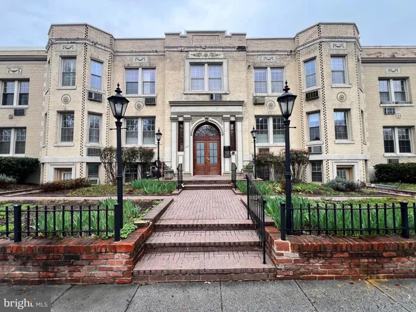 $2,900 | 3024 Wisconsin Avenue Northwest, Unit B12, Washington, DC 20016