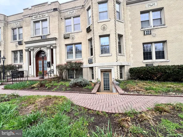 $2,900 | 3024 Wisconsin Avenue Northwest, Unit B12, Washington, DC 20016